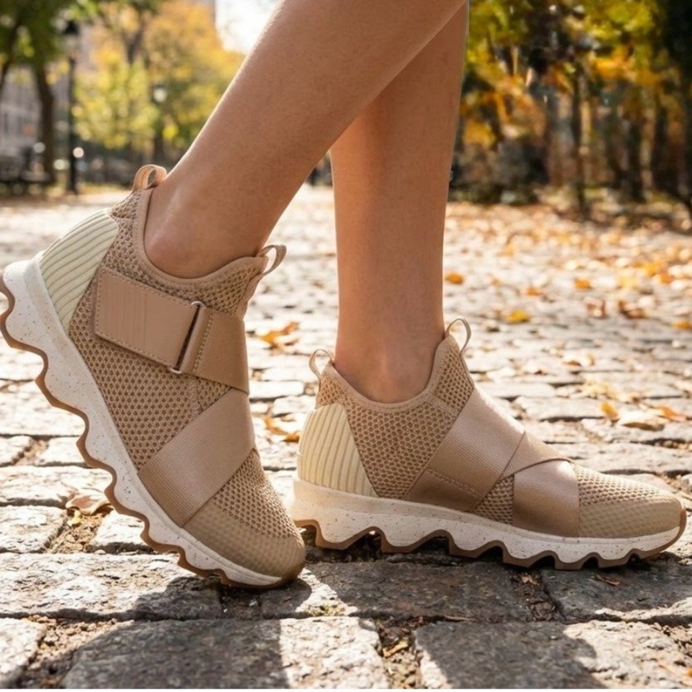 Sorel Women's Kinetic Sneak
Mesh Slip On Athletic Sneakers
Natural Tan Size 9.5